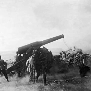 Italian Cannone da 149 / 35 artillery piece in action during the eighth battle for Isonzo