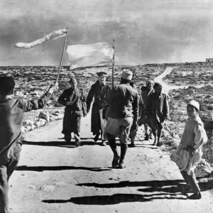Italian forces surrender to the British Army in the Libyan desert. March 1941 Italian forces surrender to the British Army in the Libyan desert. March 1941