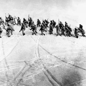 Italian troops advance at 3000 metres on a mountain outpost in the Izonzo district Italian troops advance at 3000 metres on a mountain outpost in the Izonzo district