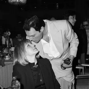 Los Premios Ivor Novello. Fotografiados, Freddie Mercury de Queen y Mary Austin.