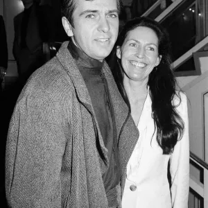 Los Premios Ivor Novello. Fotografiado, Peter Gabriel y invitado. Londres, 15 de abril de 1987.