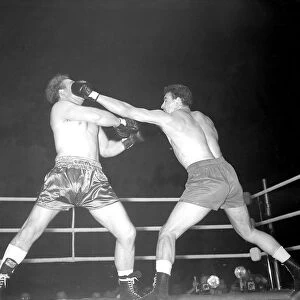 Jack Hobbs (L) v Johnny Williams September 1954 1950s Boxing in Harringay