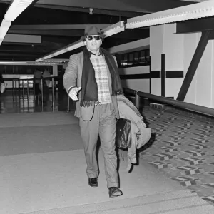 Jack Nicholson arrives in London. 25th February 1984 Jack Nicholson arrives in London. 25th February 1984