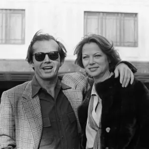 Jack Nicholson and Louise Fletcher pose for photographers outside The Dorchester Hotel to Jack Nicholson and Louise Fletcher pose for photographers outside The Dorchester Hotel to