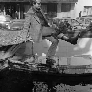 Jack Nicholson poses for photographers outside The Dorchester Hotel to promote his new Jack Nicholson poses for photographers outside The Dorchester Hotel to promote his new