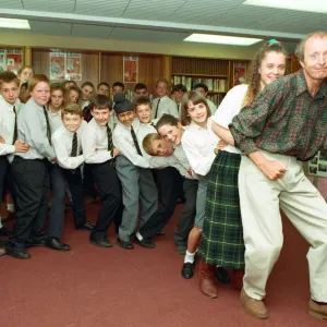 Jasper Carrott receives the &pound;2000 cheque for Comic Relief from pupils at Sir