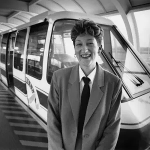 Jayne Raybould, la première femme britannique à conduire un monorail, âgée de 22 ans.
