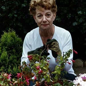 Jean Alexander actress in her garden at home - September 1989
