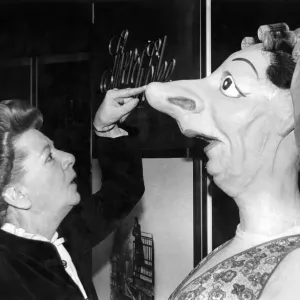 Jean Alexander with a caricatures of Hilda Ogden created by artist Gerald Scarfe Jean Alexander with a caricatures of Hilda Ogden created by artist Gerald Scarfe