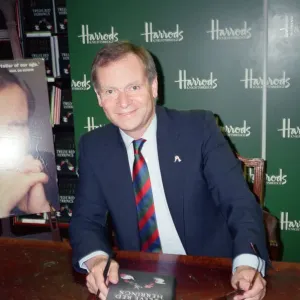 La signature de Jeffrey Archer à Harrods, Londres. 9 juillet 1994.