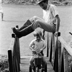 Jeremy Thorpe holidaying at home at his thatched cottage near Cobbaton, Umberleigh, Devon Jeremy Thorpe holidaying at home at his thatched cottage near Cobbaton, Umberleigh, Devon