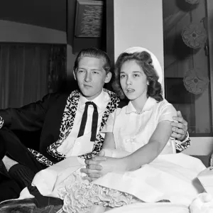 Jerry Lee Lewis e sua moglie di 13 anni Myra all'hotel Westbury, Londra.