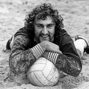 Jim Cannon de Crystal Palace en estado relajado durante una sesión de entrenamiento del equipo.