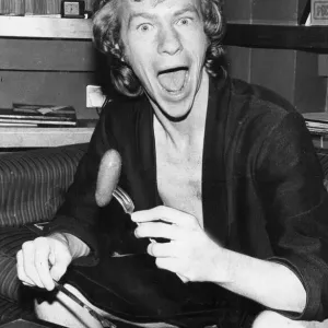 Jim Davidson Print: January 1981 Fry-up Bangers and Mash Photo Jim Davidson Print: January 1981 Fry-up Bangers and Mash Photo