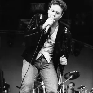 Jim Kerr, lead singer of the rock group Simple Minds entertains the crowd at the groups Jim Kerr, lead singer of the rock group Simple Minds entertains the crowd at the groups