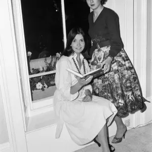 Joan Bakewell and daughter Harriet at home in London, 1975 Print Joan Bakewell and daughter Harriet at home in London, 1975 Print