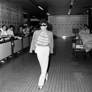 Joan Collins arriving at Heathrow from Los Angeles. 8th September 1983 Joan Collins arriving at Heathrow from Los Angeles. 8th September 1983