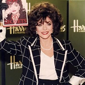 Joan Collins at My Secrets book signing in Harrods - January 1994 (95 / 549)