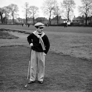 Jockey Gordon Richards seen here playing golf at Romford. October 1937 OL304J-001