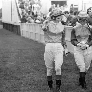 Two of the jockeys in the Daily Mirror Womens Race chat before the race at Redcar 4th Two of the jockeys in the Daily Mirror Womens Race chat before the race at Redcar 4th