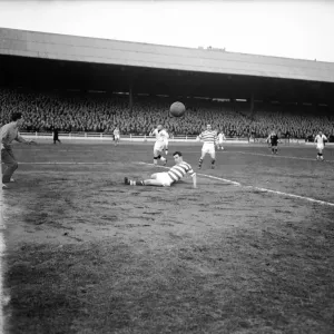 John Divers Misses a cross from the wing ST. Mirren v Celtic 23rd January 1960 John Divers Misses a cross from the wing ST. Mirren v Celtic 23rd January 1960
