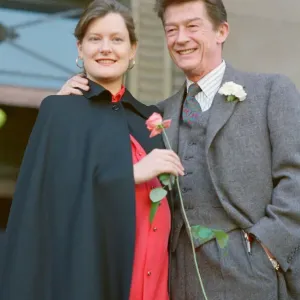 John Hurt épouse Jo Dalton au Marylebone Town Hall à Londres. John Hurt épouse Jo Dalton au Marylebone Town Hall à Londres.