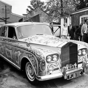 John Lennons refurbished Rolls, a £6, 000 1965 Phantom V John Lennons refurbished Rolls, a £6, 000 1965 Phantom V