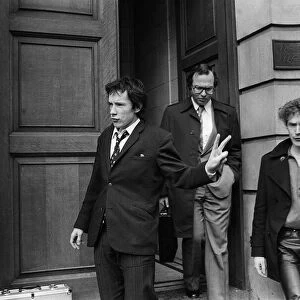 Johnny Rotten of The Sex Pistols at court 1977 with manager Malcolm McLaren