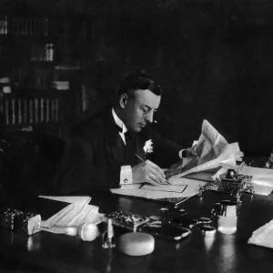 Joseph Chamberlain à son bureau au Bureau colonial Circa 1903.