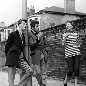Josephine Douglas Actress with Pete Murray and Freddie Mills pose for the casmeras as