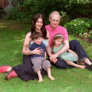 Periodista John Diamond con su familia mayo 1999 esposa Nigella Lawson.