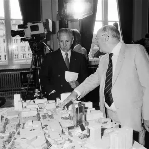 Juan Antonio Samaranch, President of the International Olympic Committee on a visit to Juan Antonio Samaranch, President of the International Olympic Committee on a visit to
