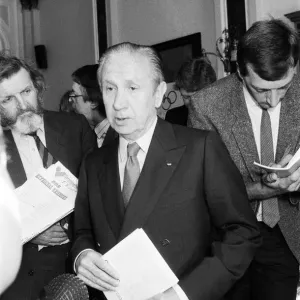 Juan Antonio Samaranch, President of the International Olympic Committee on a visit to Juan Antonio Samaranch, President of the International Olympic Committee on a visit to