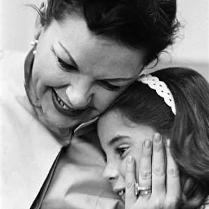 Judy Garland in London with her daughter Lorna Luft. 1960