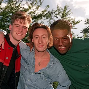 JULIAN LENNON WITH TOP OF THE POPS PRESENTERS TONY DORTIE AND MARK FRANKLIN