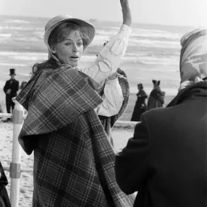 Julie Christie sur le plateau de tournage de Far from the Madding Crowd à Weymouth, Dorset. Julie Christie sur le plateau de tournage de Far from the Madding Crowd à Weymouth, Dorset.
