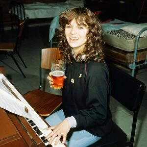 Julie Walters sitting at piano January 1986