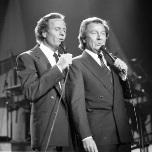 Julio Iglesias and Des O'Connor Print, 24/10/88