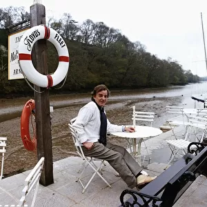 Keith Floyd Chef & TV Presenter pictured relaxing outside The Maltsters Arms, Bow Creek