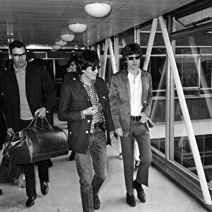 Keith Richards & Mick Jagger of The Rolling Stones at London Airport on 23 June 1966 en