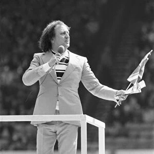 Ken Dodd leads the community singing before the Rugby League Cup Final between Widnes