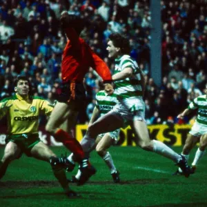 Kevin Gallacher segna per Dundee United dicembre 1988. Kevin Gallacher segna per Dundee United dicembre 1988.