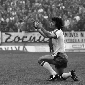 Kevin Keegan goes down on his knees, but his prayers were not answered Kevin Keegan goes down on his knees, but his prayers were not answered