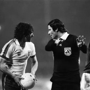 Kevin Keegan talks to the referee during England v Republic of Ireland Kevin Keegan talks to the referee during England v Republic of Ireland
