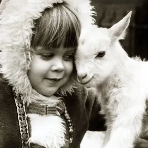 Kid meets kid. Its an instant friendship for four year old Amanda Tennant