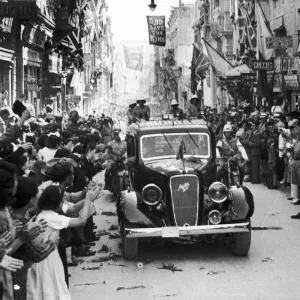 King George VI cheered by waving crowds on the streets of Valetta as he visits