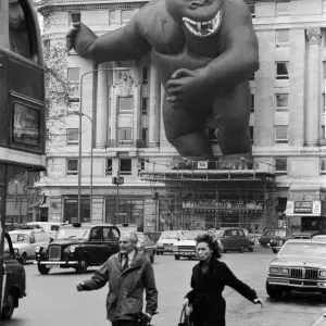 King Kong'towering 90 feet above the traffic King Kong'towering 90 feet above the traffic
