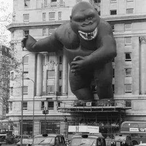 King Kong'towering 90 feet above the traffic King Kong'towering 90 feet above the traffic