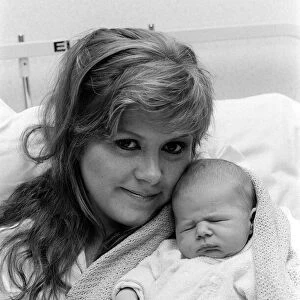Kirsty MacColl - Feb 1985 and her newly born baby