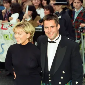 Kirsty Young et Kenny Logan assistent à la première de Braveheart à Stirling, en Écosse. Kirsty Young et Kenny Logan assistent à la première de Braveheart à Stirling, en Écosse.